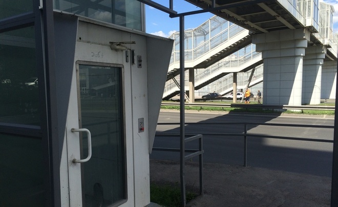 В Казани пассажирка застряла в «отремонтированном» лифте казанского надземного перехода