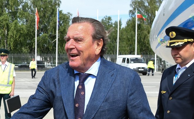 Герхард Шредер остался главой совета директоров «Роснефти»