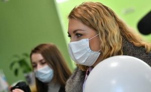 Отец девочки, которую на камеру избивала мать из Казани, согласился отдать дочь под опеку бабушки