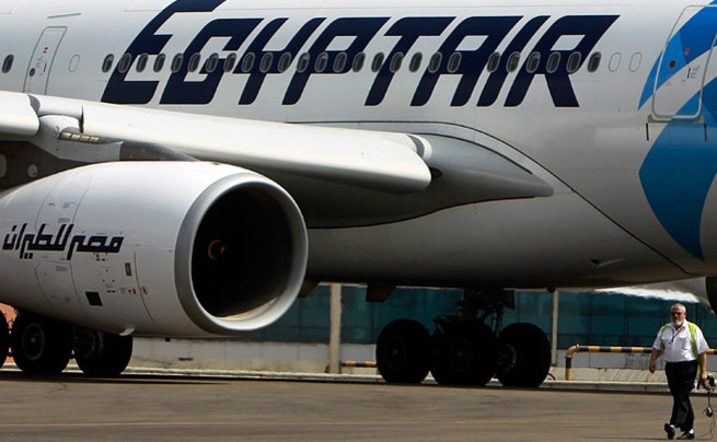 Пилот лайнера EgyptAir, разбившегося в Средиземном море, пытался потушить пожар на самолете