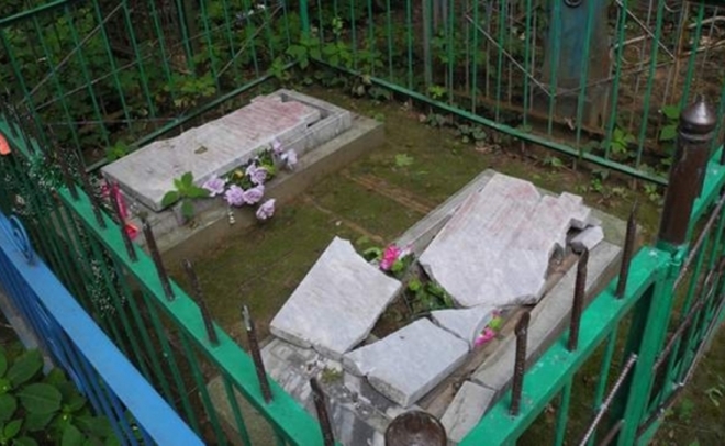В Татарстане разыскивают подозреваемых в порче 90 надгробных плит на кладбище