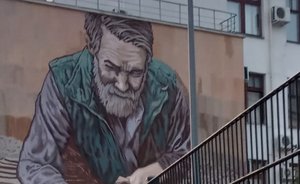 В Казани уже завершили мурал на здании КФУ