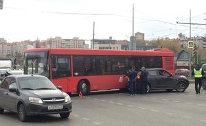 В Казани на Губкина произошло ДТП с участием автобуса — образовалась пробка
