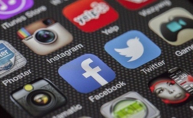 Facebook ужесточит правила политической рекламы