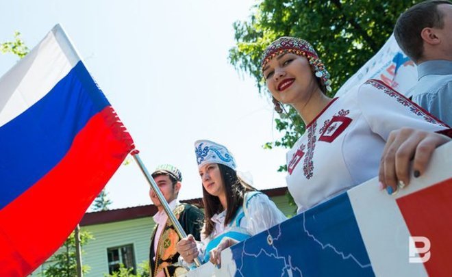 В Казани в честь Дня России прошел парад дружбы народов