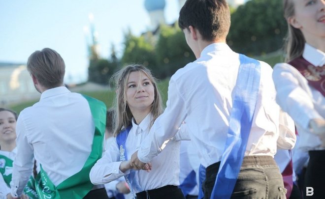 Родители казанских выпускников потратят около 6 тысяч рублей на праздничный наряд