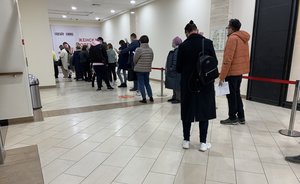 В казанских ТЦ образуются очереди в пункты вакцинации на фоне новых COVID-ограничений — фото