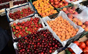 Черешня из Узбекистана и клубника из Краснодара: как начался ягодный сезон на казанских рынках