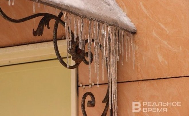 Двести тысяч за глыбу льда: мэрия заплатит жительнице Казани за ремонт ее машины