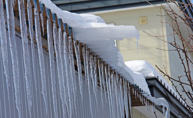 В Татарстане для уборки снега с крыш зданий соберут специальные комиссии
