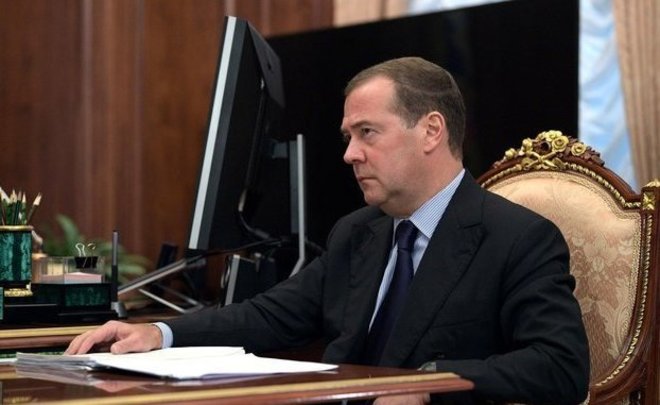Медведев заявил, что в Европу пришел призрак коммунизма