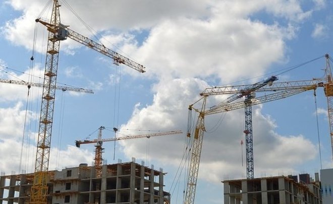 В Казани приставы опечатали башенный кран