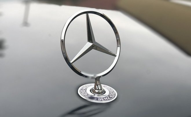 Mercedes-Benz сообщил о приостановке производства и поставок автомобилей в Россию