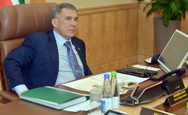 Минниханов сократил свою зарплату на 5,5%