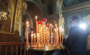 В Казани встретили Благодатный огонь и провели Великую пасхальную вечерню