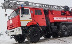 На трассе Оренбург — Самара Daewoo Nexia врезалась в пожарную машину, прибывшую на ДТП