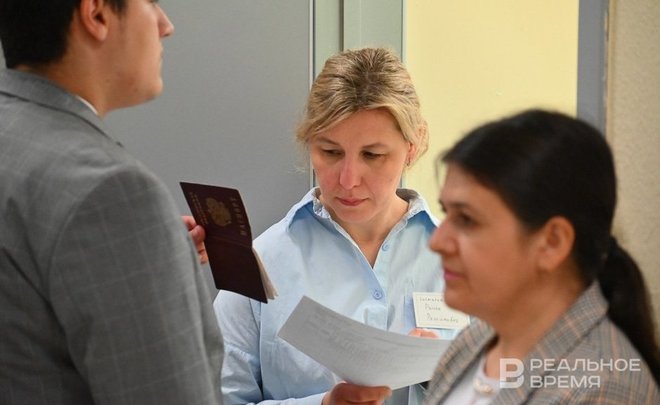 Число лиц, получивших гражданство России, сократилось более чем на треть