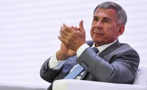 Минниханов наградил трех инженеров премией Алемасова