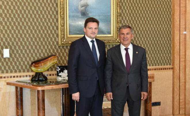 Минниханов встретился с гендиректором «Почты России» Николаем Подгузовым