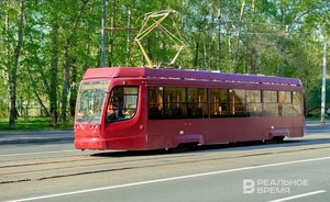 Из-за столкновения двух автомобилей в центре Казани приостановили движение трамваев №1 и 2