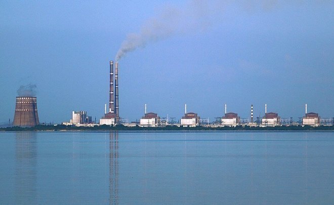 В «Росэнергоатоме» доложили о продолжающемся обстреле Запорожской АЭС