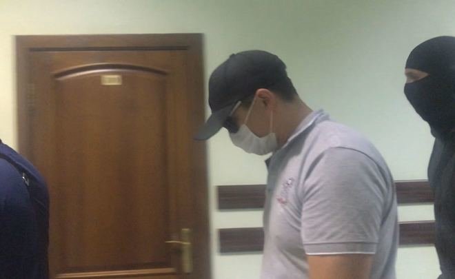 В казанский суд на арест доставили позодреваемого во взятке за миллион подполковника полиции