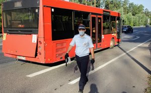 В Казани пассажиры автобуса получили травмы из-за того, что тот поехал с открытой дверью