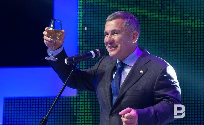 Минниханов поздравил жительниц Татарстана с 8 Марта