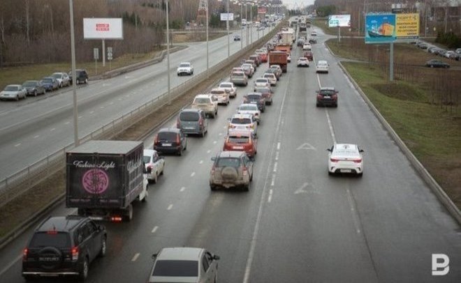 На дорогах Казани образовались 8-балльные пробки