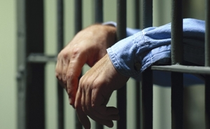 В Казани укусившему надзирателя заключенному добавили 2,5 года