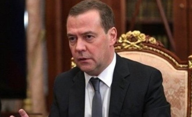 Медведев иронично отреагировал на фейк о якобы своем решении сбивать спутники Starlink