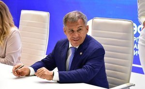 Минниханов поздравил жителей Татарстана с Днем Конституции республики