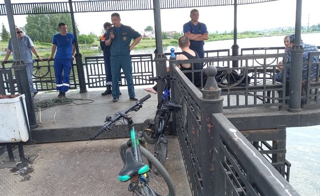 В Альметьевске ищут девушку, которая прыгнула в озеро и не вынырнула