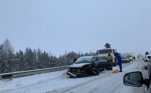 На выезде из Альметьевска столкнулись два автомобиля