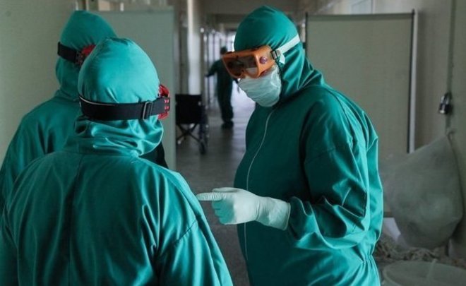 Правительство РФ выделит 26 млрд рублей на выплаты медикам, работающим с коронавирусными больными
