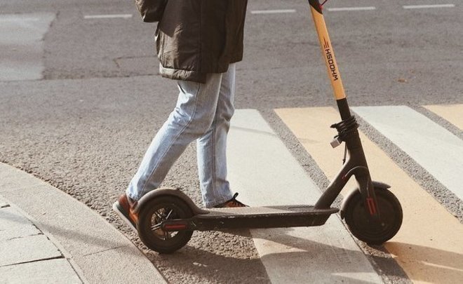 В Казани разыскивают мужчину, который на самокате сбил 60-летнюю женщину