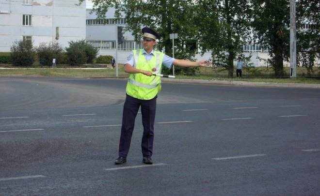 Правительство РФ обязало водителей надевать спецжилеты при остановке за городом