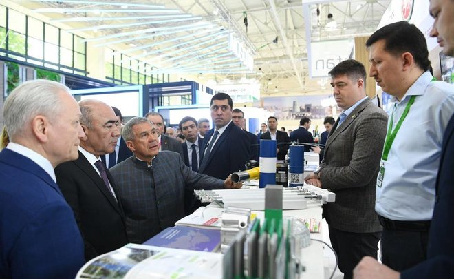 Рустам Минниханов посетил выставку «Иннопром. Центральная Азия» в Узбекистане