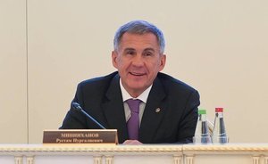 Минниханов вручил премии президента Татарстана за вклад в развитие институтов гражданского общества