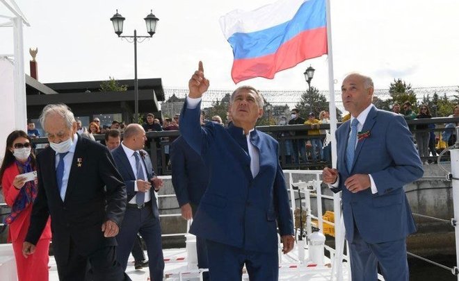 Единственный в России теплоход на СПГ «Чайка» вышел в первый рейс