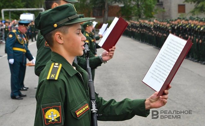 Курсанты приняли присягу в Казанском танковом училище