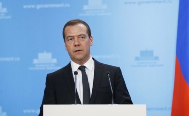 Медведев поручил проработать вопрос об ограничении контроля над бизнесом самозанятых