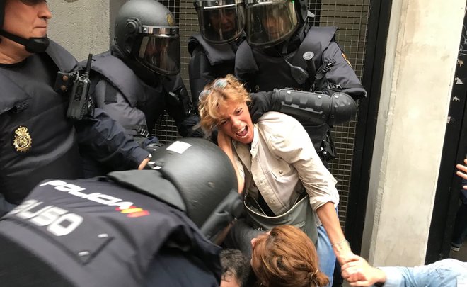 В Каталонии заявили о 38 пострадавших в столкновениях с полицией во время референдума