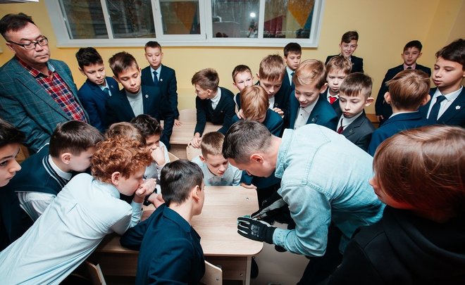 Воспитанники ДЮСШ ХК «Нефтехимик» побывали в «Мастерской ресайклинга»