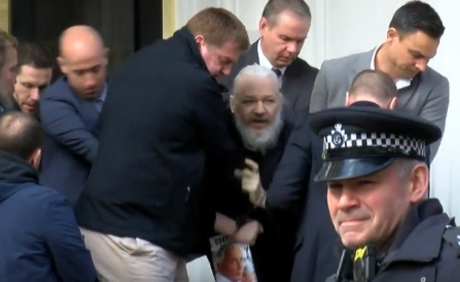 Британия не станет выдавать Ассанжа США только при угрозе смертной казни