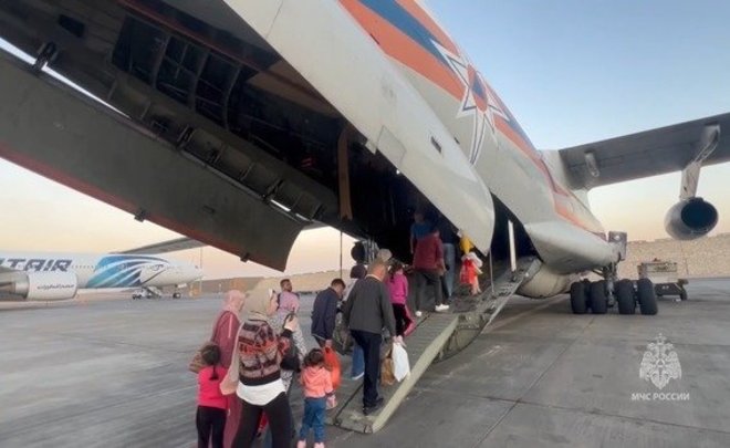 Самолет МЧС доставил в Москву еще 120 россиян, эвакуированных из сектора Газа
