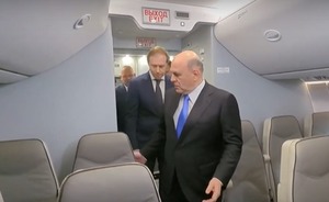 «Boeing отдыхает»: Михаилу Мишустину показали салон самолета Ту-214