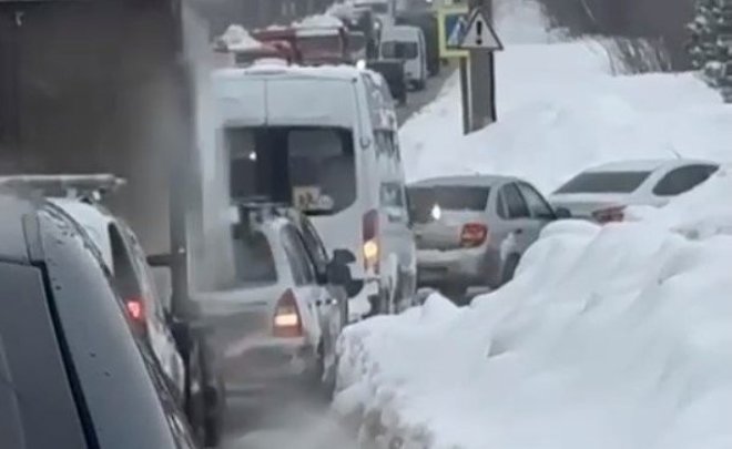 Жители казанского жилмассива Левченко пожаловались на заваленную снегом дорогу