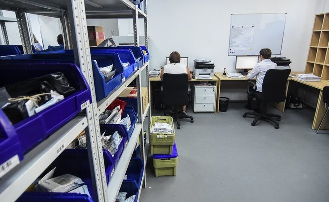 СМИ: россиянам могут предоставить возможность открывать посылку интернет-магазина до оплаты