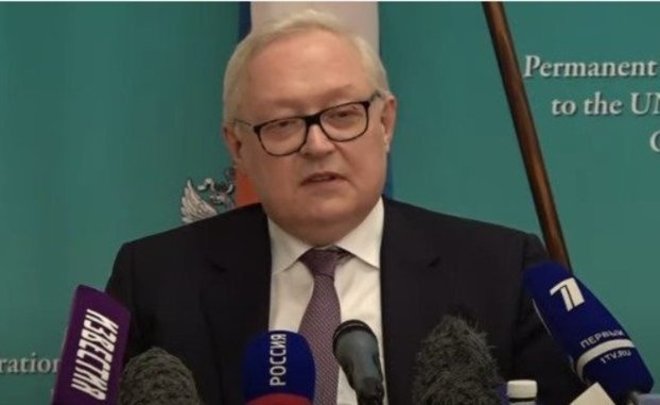 Рябков предупредил, что конвои с вооружением для Украины могут стать целями для военных сил России